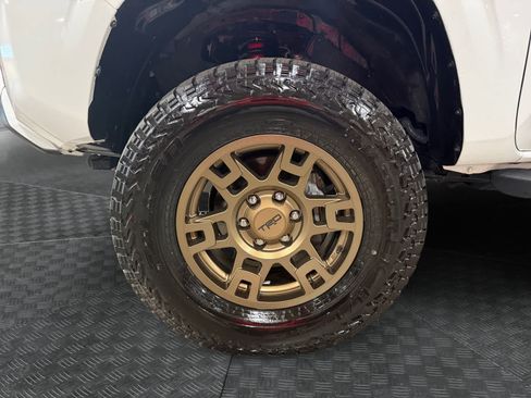 Used 2021 Toyota Tacoma SR AWD/4WD image 15