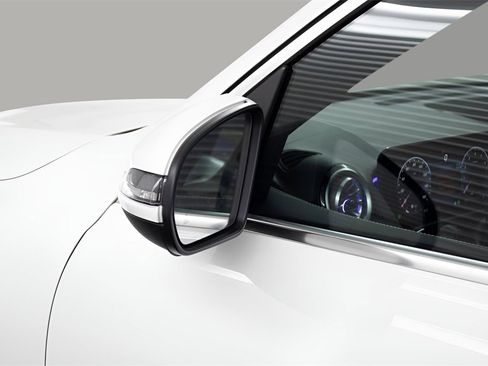 Used 2025 Mercedes-Benz GLB 250 image 11