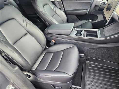 Used 2023 Tesla Model Y Performance image 22