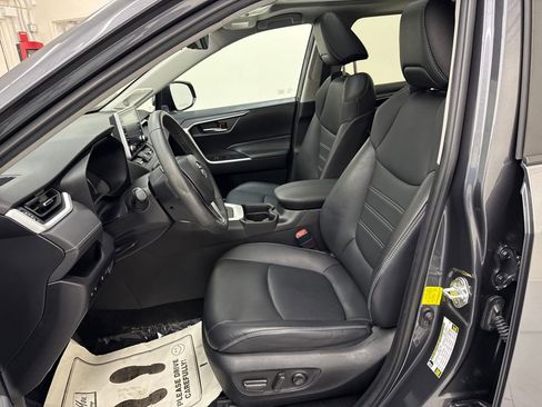 Used 2021 Toyota RAV4 XLE Premium image 13