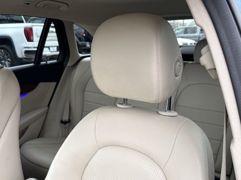 Used 2022 Mercedes-Benz GLC 300 w/ Premium Package Lite image 2