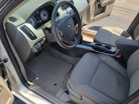 Used 2009 Ford Focus SES FWD image 12
