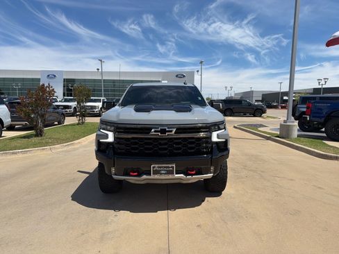 Used 2024 Chevrolet Silverado 1500 ZR2 w/ Technology Package image 8
