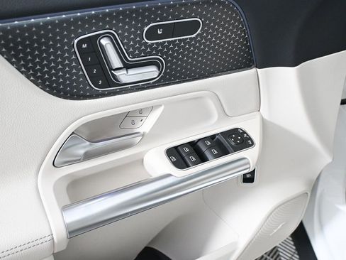 New 2026 Mercedes-Benz GLA 250 GLA 250 image 8