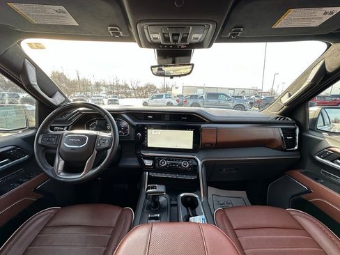 Used 2025 GMC Sierra 1500 Denali Ultimate image 9