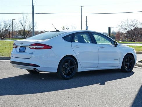 Used 2017 Ford Fusion SE image 7