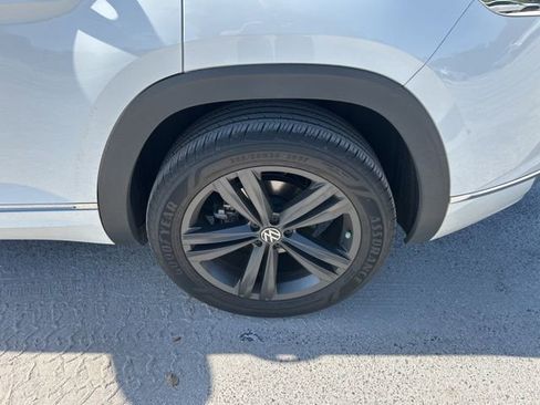 Used 2021 Volkswagen Atlas Cross Sport SE w/ Panoramic Sunroof Package image 19