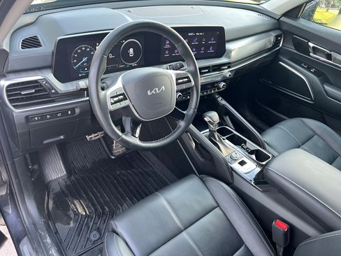 Used 2025 Kia Telluride SX w/ SX Captain's Chair Package AWD/4WD image 17
