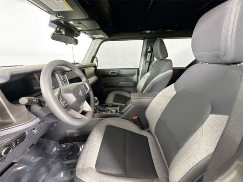 Used 2025 Ford Bronco 4-Door AWD/4WD image 3