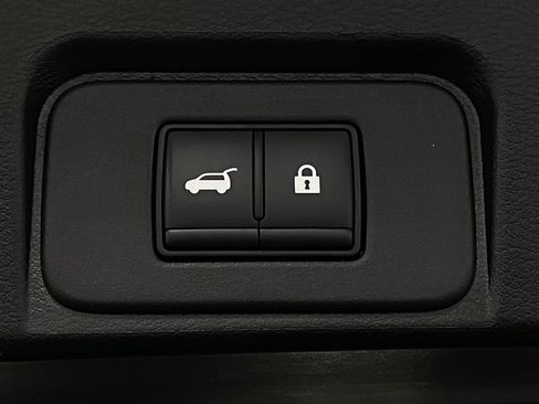 Used 2025 Nissan Rogue SV image 7