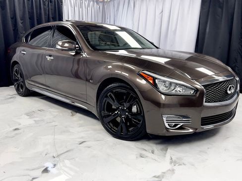 Used 2015 INFINITI Q70 L 5.6 w/ V8 Deluxe Technology Package image 3