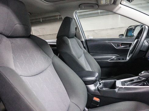 Certified 2022 Toyota RAV4 XLE w/ Convenience Package FWD image 19
