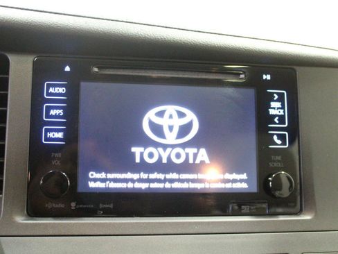 Used 2017 Toyota Sienna XLE w/ XLE Navigation Package AWD/4WD image 15
