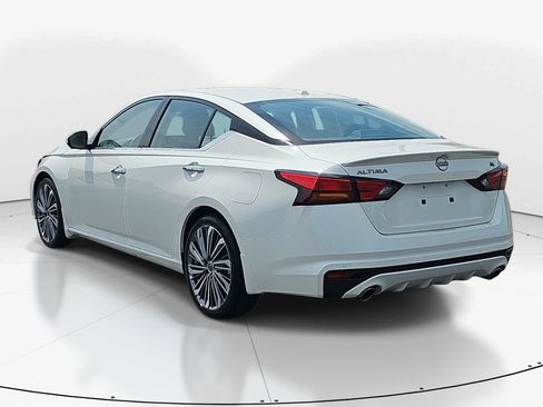 Used 2025 Nissan Altima 2.5 SL FWD image 8