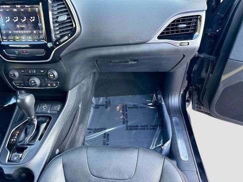 Used 2019 Jeep Cherokee Limited FWD image 18