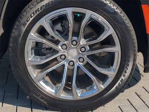 Used 2023 Jeep Grand Wagoneer L Series II w/ Premium Group II image 12