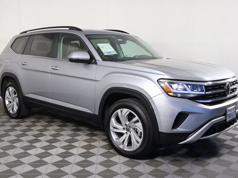 Used 2022 Volkswagen Atlas SE w/ Panoramic Sunroof Package FWD image 3