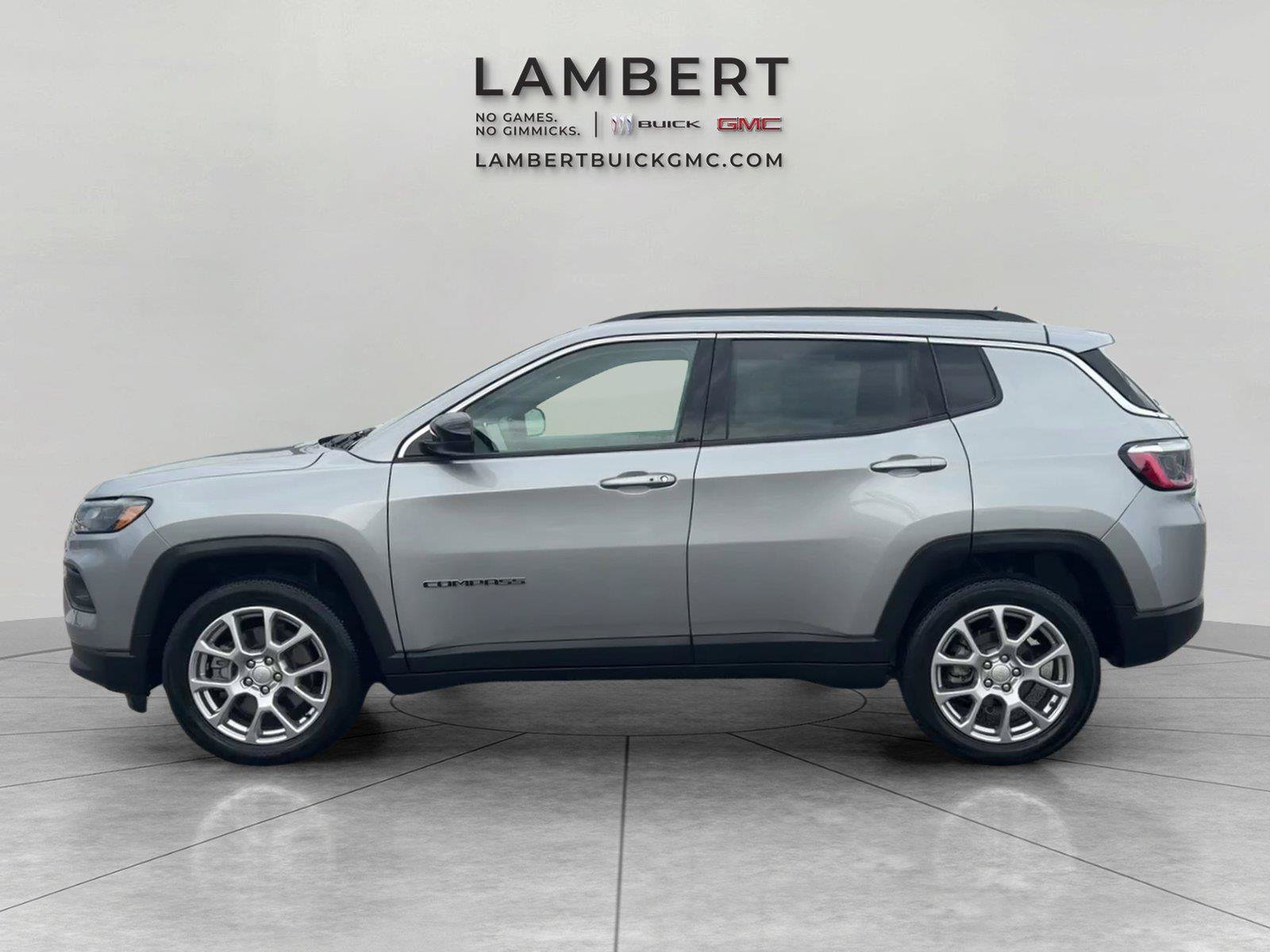 Used 2023 Jeep Compass Latitude AWD/4WD image 2