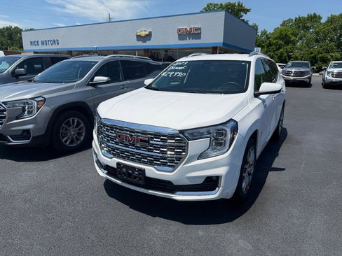 Used 2023 GMC Terrain Denali w/ Denali Premium Package AWD/4WD image 1