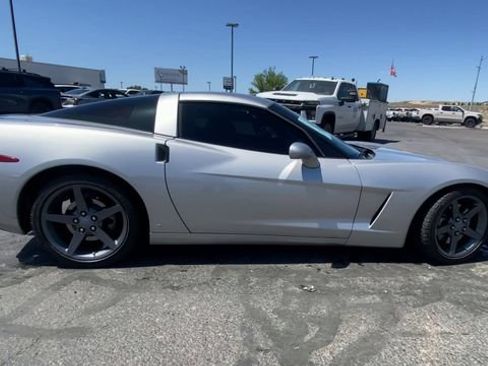 Used 2006 Chevrolet Corvette Coupe w/ Preferred Equipment Group RWD image 9
