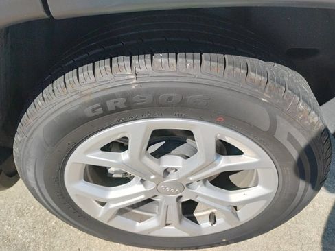 Used 2024 Jeep Compass Latitude AWD/4WD image 9