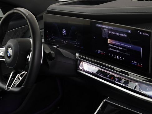 Certified 2025 BMW 740i xDrive 740i xDrive w/ Premium Package image 22