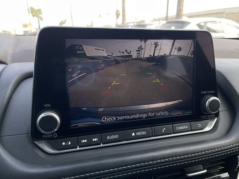 Used 2023 Nissan Rogue SV image 13