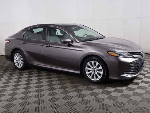 Used 2020 Toyota Camry LE w/ Convenience Package FWD image 12