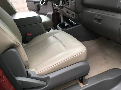 Used 2018 Nissan NV 3500 SL RWD image 30