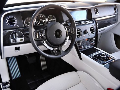 Certified 2022 Rolls-Royce Cullinan Black Badge image 24