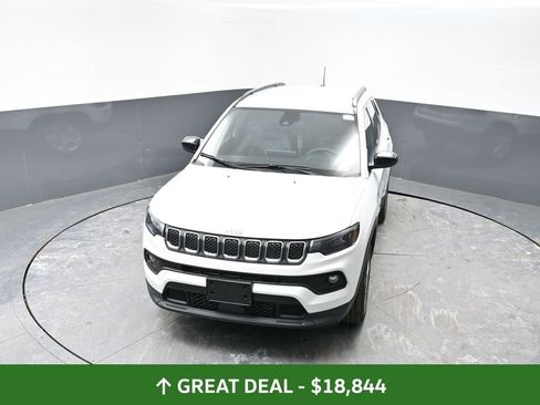 Used 2024 Jeep Compass Latitude image 46