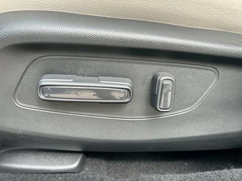 Used 2024 Honda HR-V EX-L image 12