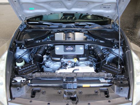 Used 2009 Nissan 370Z Touring w/ Sport Pkg image 23