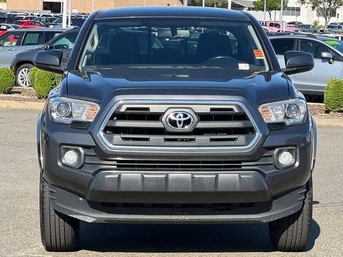 Used 2017 Toyota Tacoma SR5 w/ Tow Package RWD image 10