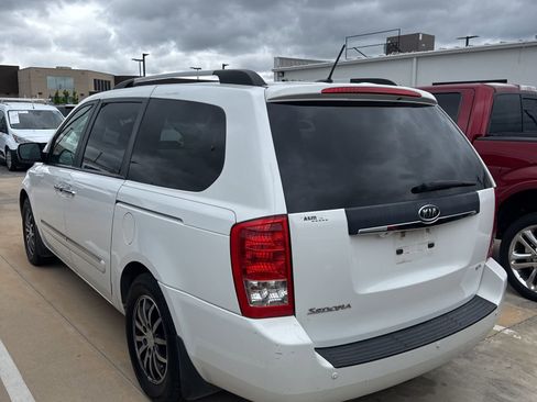 Used 2012 Kia Sedona EX w/ Luxury Pkg FWD image 4