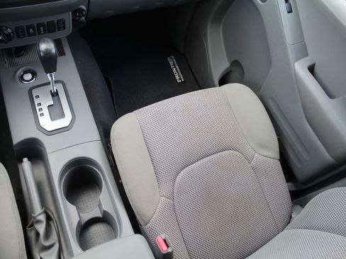 Used 2020 Nissan Frontier SV w/ Midnight Edition Floor Mats AWD/4WD image 17