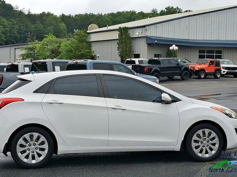 Used 2016 Hyundai Elantra GT FWD image 6