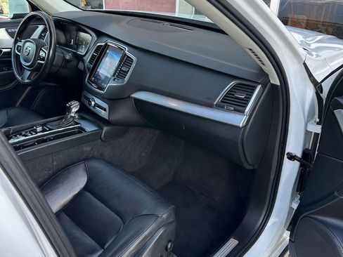 Used 2018 Volvo XC90 T5 Momentum w/ Convenience Package image 21