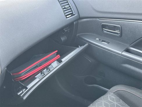 Used 2025 Mitsubishi Outlander Sport LE image 33