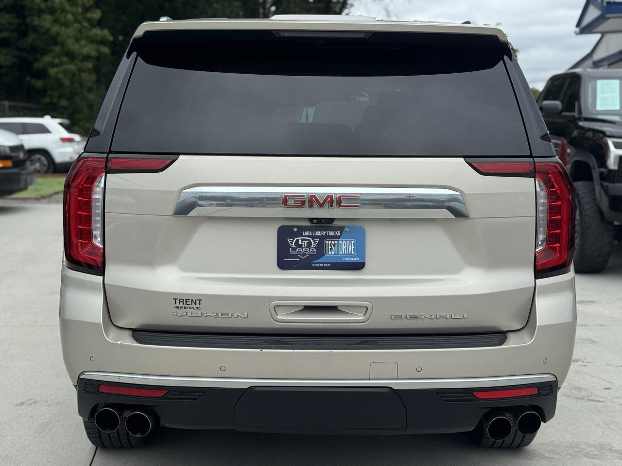 Used 2021 GMC Yukon XL Denali w/ Advanced Technology Package AWD/4WD image 6