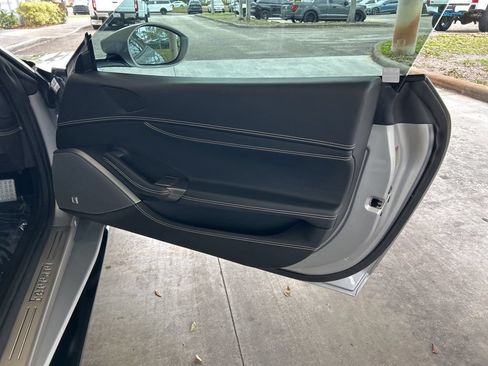 Used 2019 Ferrari Portofino RWD image 45