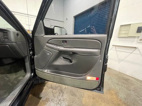 Used 2004 Chevrolet Silverado 3500 4x4 Extended Cab w/ Skid Plate Package image 24