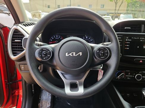 Used 2022 Kia Soul LX FWD image 19