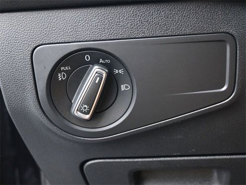 Used 2018 Volkswagen Tiguan SEL image 21