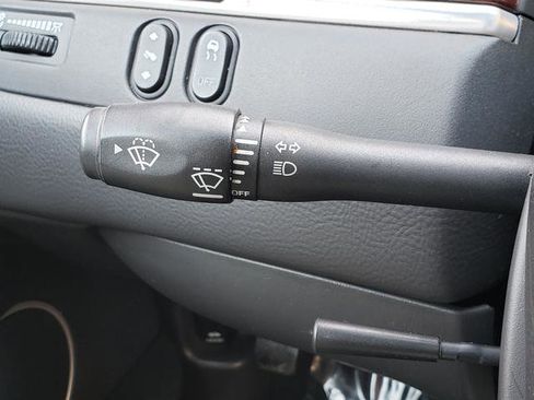 Used 2010 Lincoln Town Car Signature Limited image 21