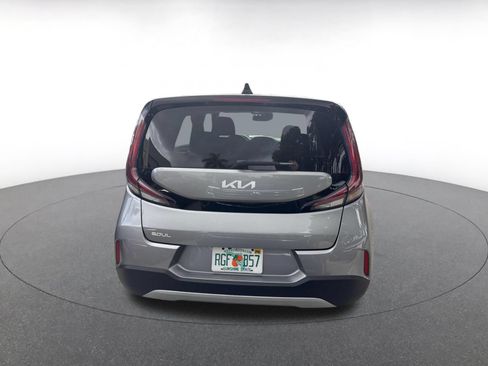 Used 2025 Kia Soul LX w/ LX Technology Package FWD image 16