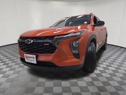 Used 2024 Chevrolet Trax RS w/ Sunroof Package FWD image 7