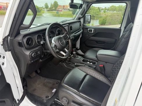Used 2023 Jeep Wrangler Unlimited Sahara AWD/4WD image 8