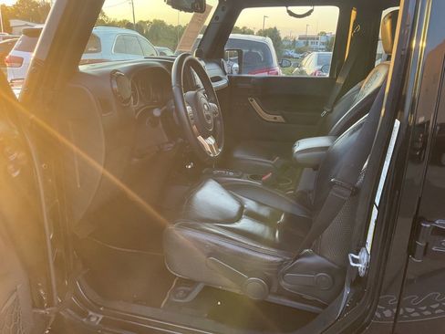 Used 2014 Jeep Wrangler Unlimited Sahara image 10