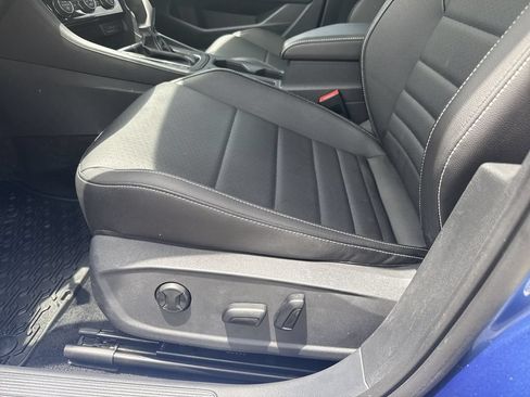 Used 2023 Volkswagen Jetta SE FWD image 13